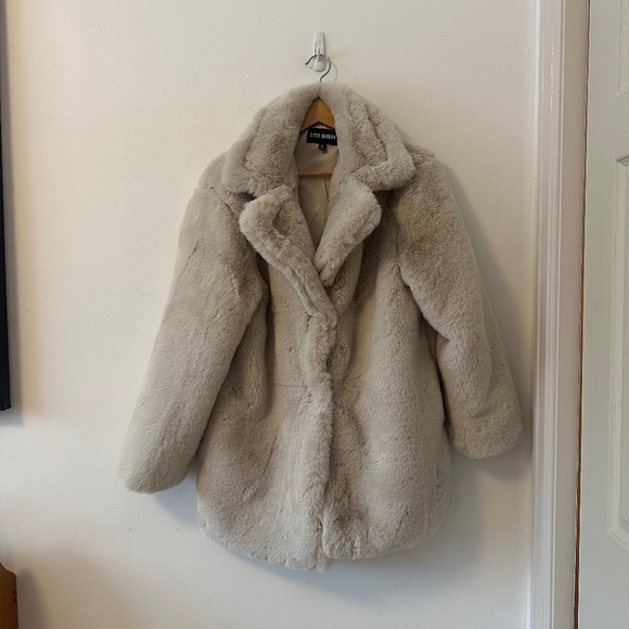 Steve Madden Jackets & Blazers - Steve Madden Snow Faux-Fur Teddy Coat in Beige | Size Small